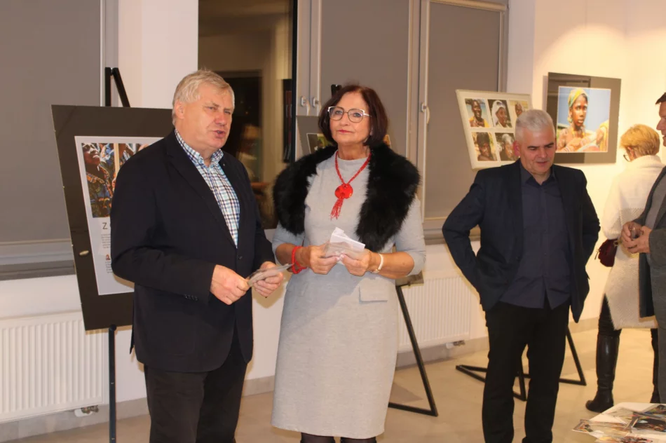 Fragment Czarnego Lądu można podziwiać w Miejskiej Galerii Sztuki - zdjęcie 14