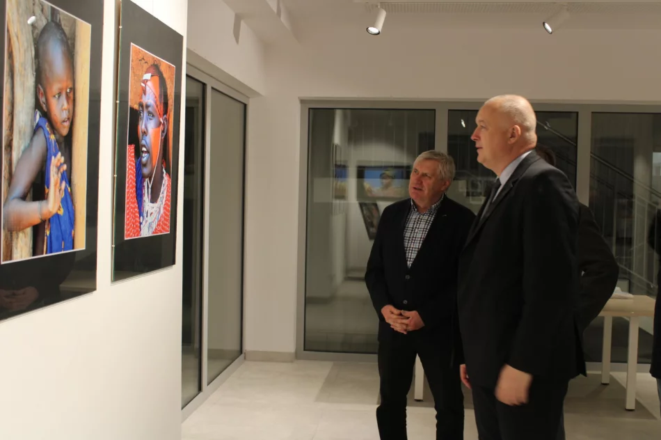 Fragment Czarnego Lądu można podziwiać w Miejskiej Galerii Sztuki - zdjęcie 19