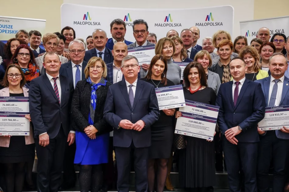 Dofinansowanie na zakup sprzętu i pomocy dydaktycznych dla gminnych szkół - zdjęcie 2