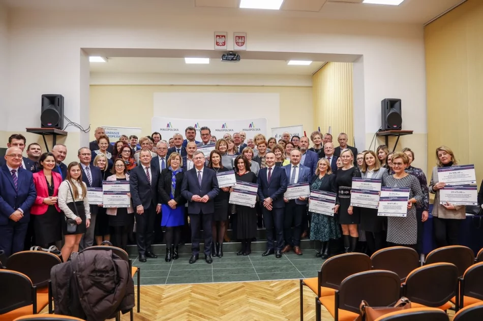 Dofinansowanie na zakup sprzętu i pomocy dydaktycznych dla gminnych szkół - zdjęcie 3