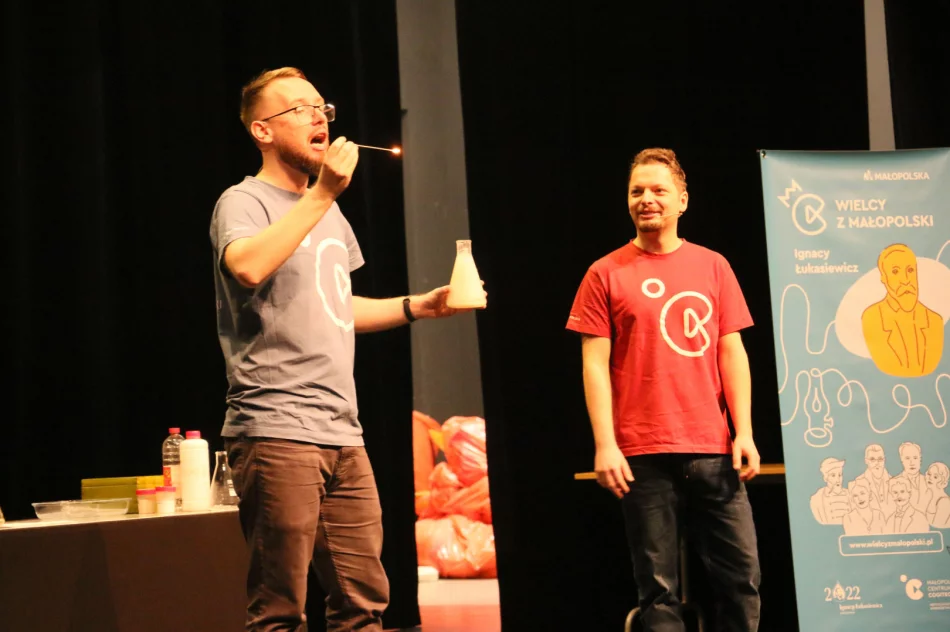 „Co wisi w powietrzu” – pokazy edukacyjne dla uczniów szkół miejskich - zdjęcie 2