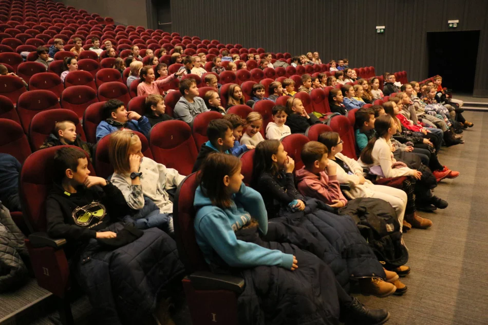 „Co wisi w powietrzu” – pokazy edukacyjne dla uczniów szkół miejskich - zdjęcie 3