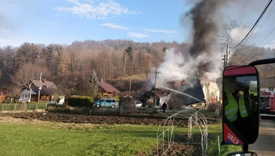 Śląskie: eksplozja w domu w Ustroniu; trwa akcja ratownicza - zdjęcie 1