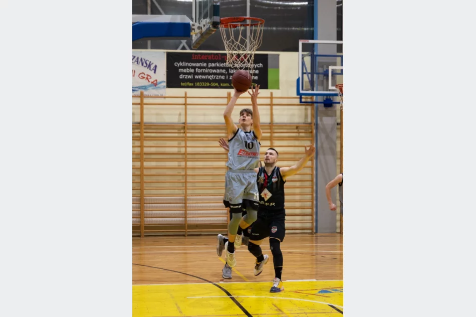 Elektret zapewnia napięcie do ostatnich minut meczu - zdjęcie 3