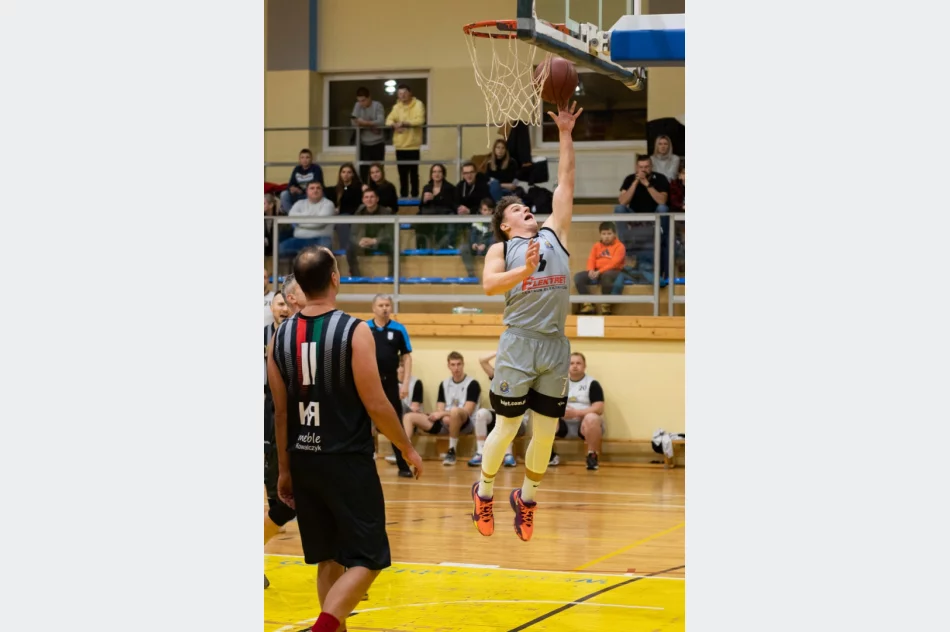 Elektret zapewnia napięcie do ostatnich minut meczu - zdjęcie 4