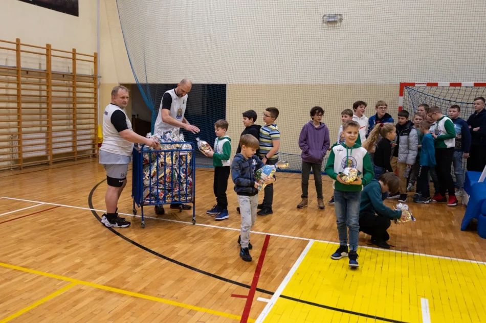 Elektret zapewnia napięcie do ostatnich minut meczu - zdjęcie 6