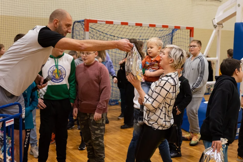 Elektret zapewnia napięcie do ostatnich minut meczu - zdjęcie 7