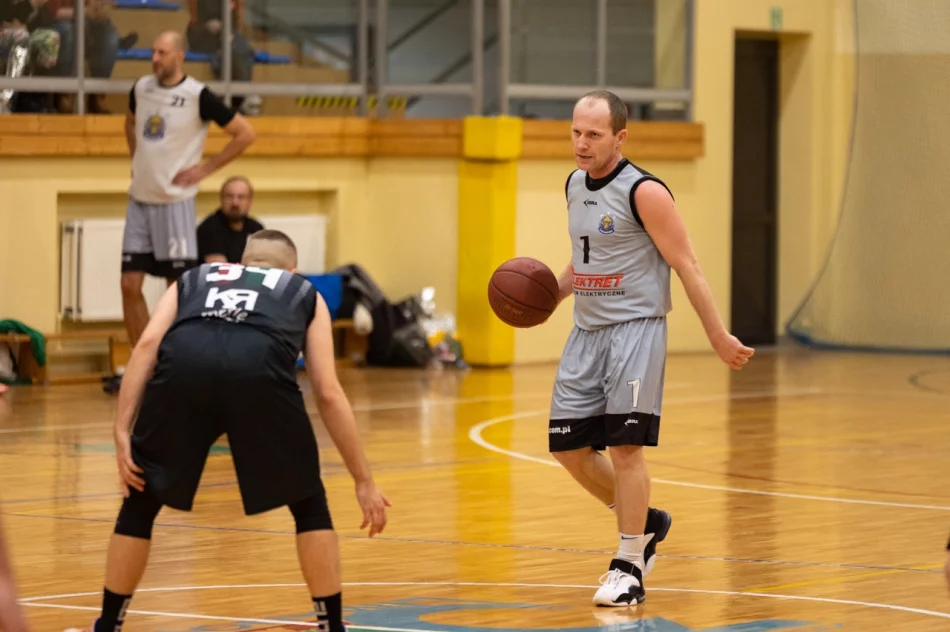 Elektret zapewnia napięcie do ostatnich minut meczu - zdjęcie 9