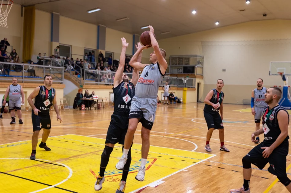 Elektret zapewnia napięcie do ostatnich minut meczu - zdjęcie 11