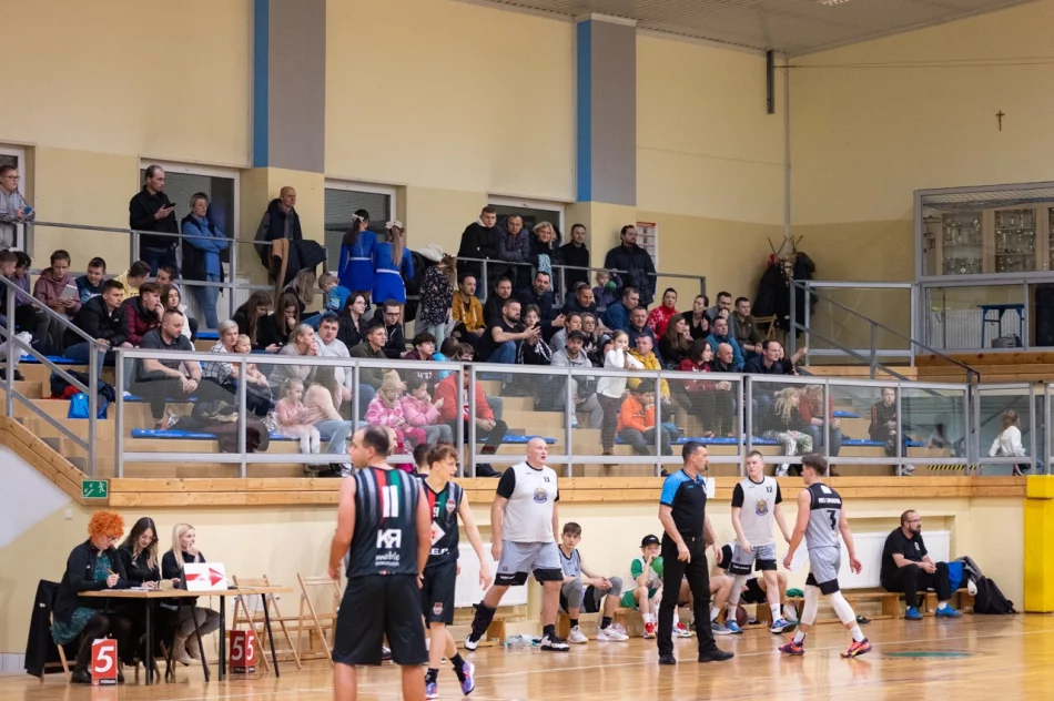 Elektret zapewnia napięcie do ostatnich minut meczu - zdjęcie 12