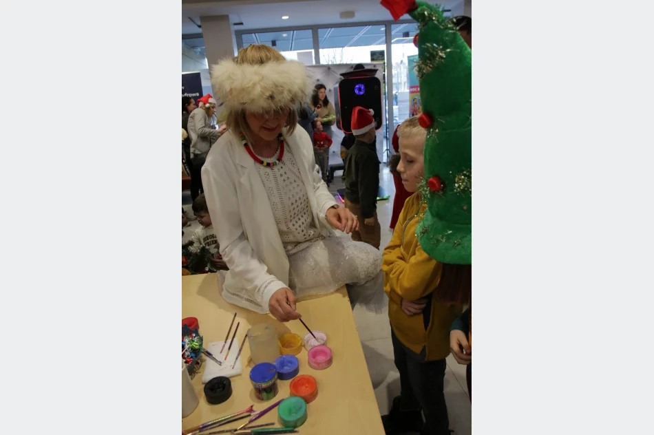 Święty Mikołaj odwiedził LDK - zdjęcie 12