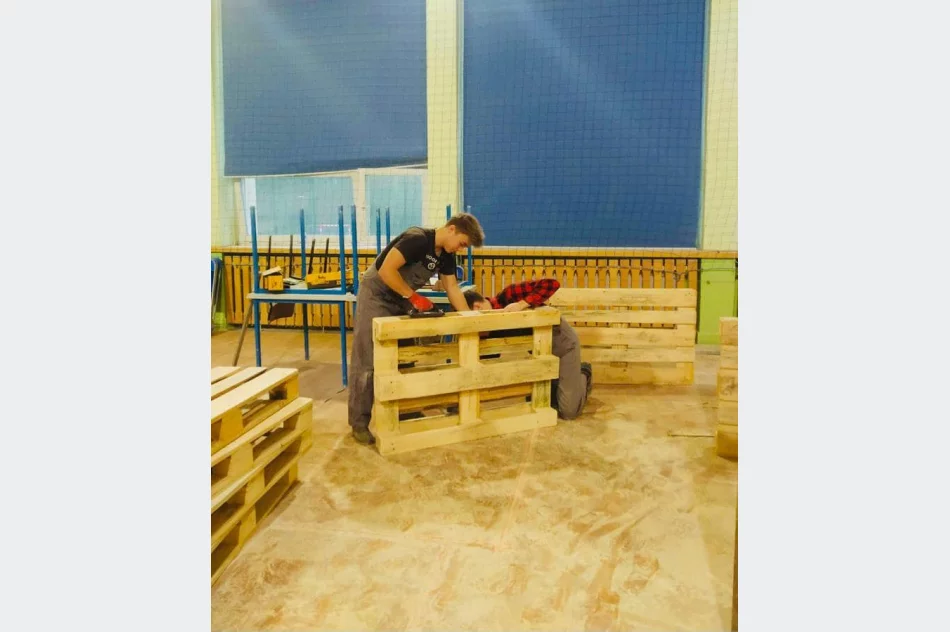 Młodzież tworzy w szkole strefy relaksu - zdjęcie 2