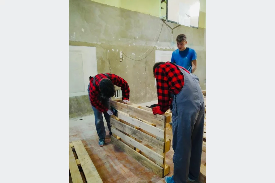 Młodzież tworzy w szkole strefy relaksu - zdjęcie 5