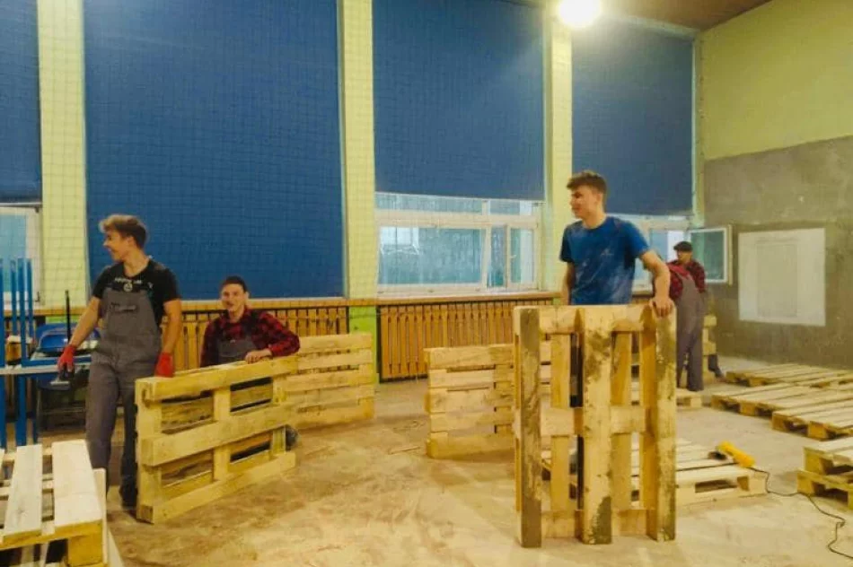 Młodzież tworzy w szkole strefy relaksu - zdjęcie 6