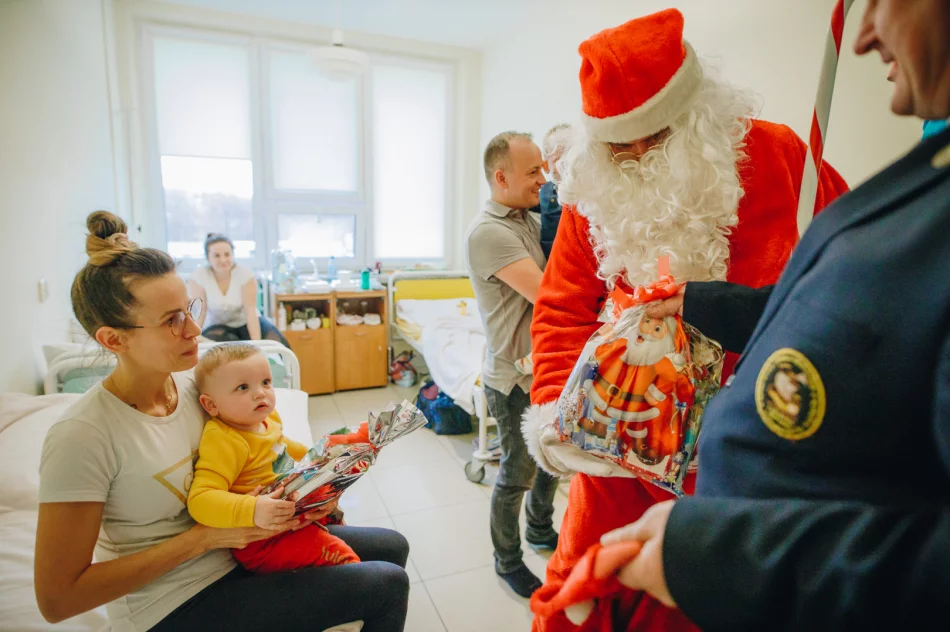 Uśmiech zagościł na twarzach małych pacjentów - zdjęcie 18