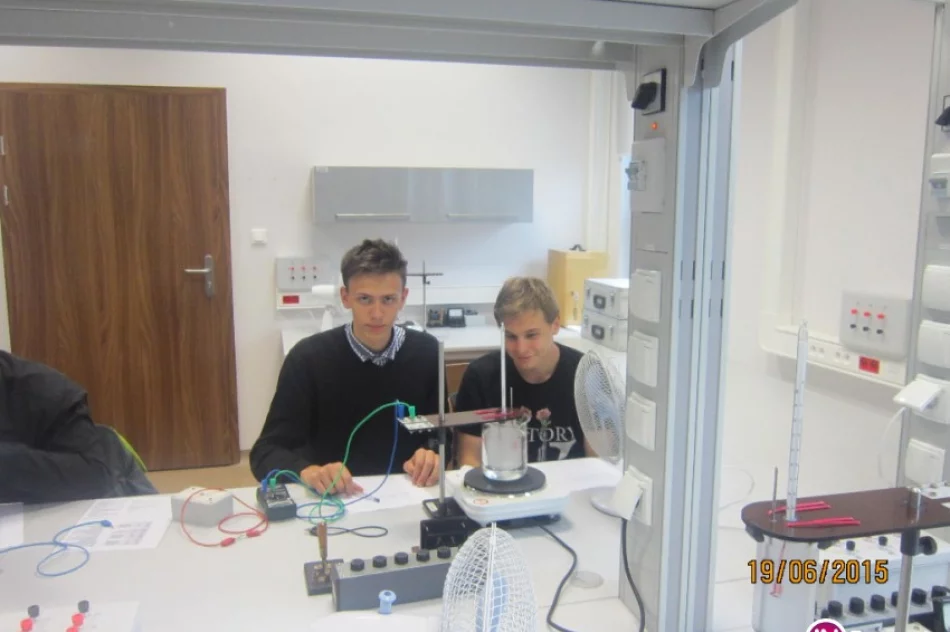 Uczniowie ZS Stara Wieś 2 zgłębiali tajniki fizyki - zdjęcie 2