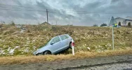 Samochód wypadł z drogi, kierowca nietrzeźwy  - zdjęcie 2