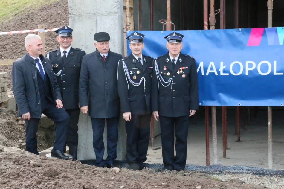 Rozbudowa remizy OSP Limanowa i zakup umundurowania dla OSP Łososina Górna w ramach konkursu „Małopolskie OSP 2022” - zdjęcie 2