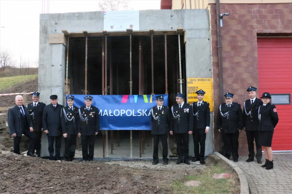 Rozbudowa remizy OSP Limanowa i zakup umundurowania dla OSP Łososina Górna w ramach konkursu „Małopolskie OSP 2022” - zdjęcie 7