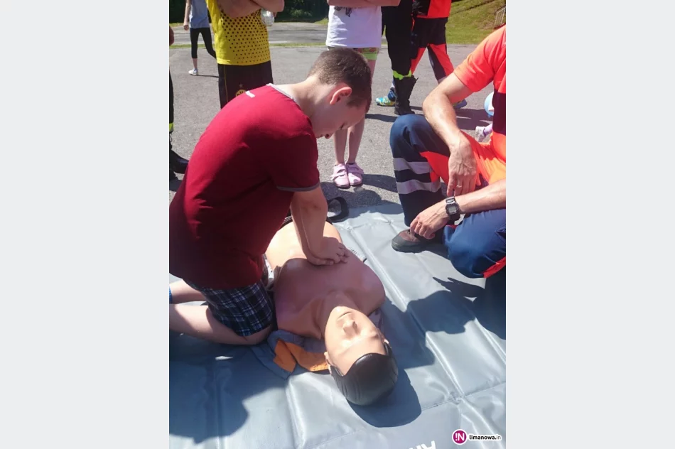 Rodzinny Piknik przy Szkole Podstawowej nr 2 w Męcinie - zdjęcie 4