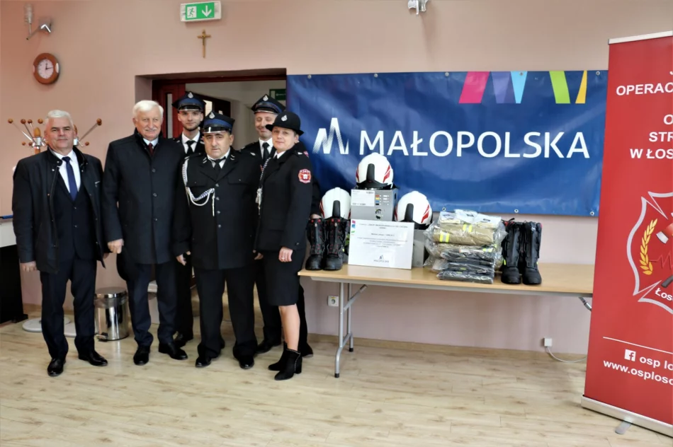 Prace przy remizie i umundurowanie dla druhów - zdjęcie 6