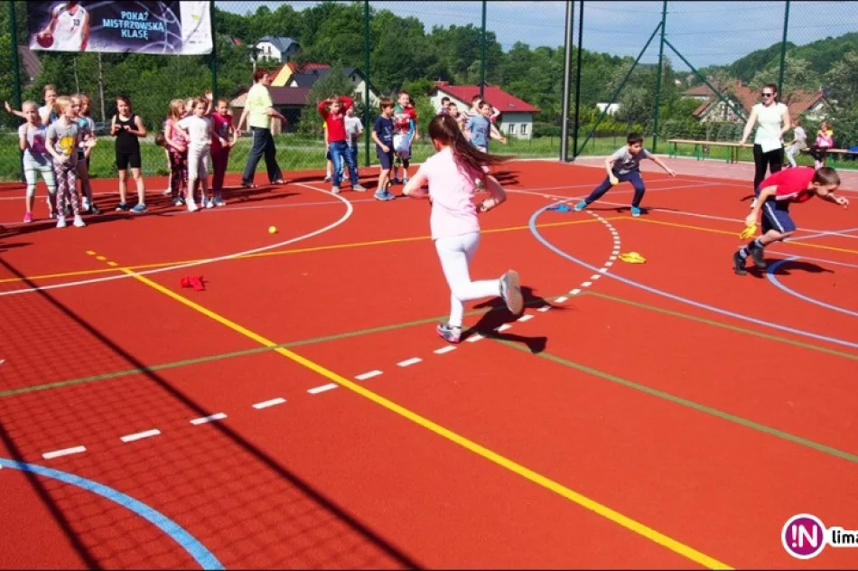 Szkolny Festyn z okazji Dnia Dziecka w Zespole Szkół Samorządowych nr 2 w Limanowej - zdjęcie 4