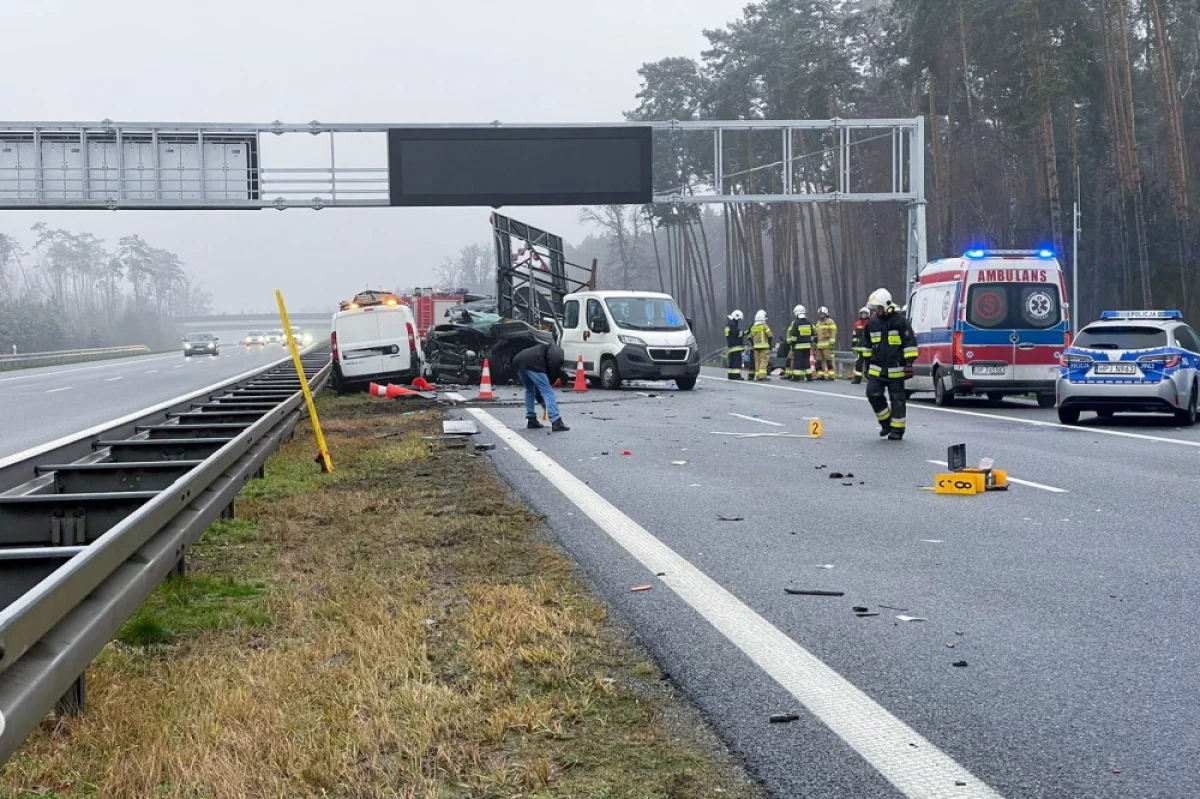 Opolskie: na A4 doszło do wypadku; zginęły dwie osoby, sześć zostało rannych