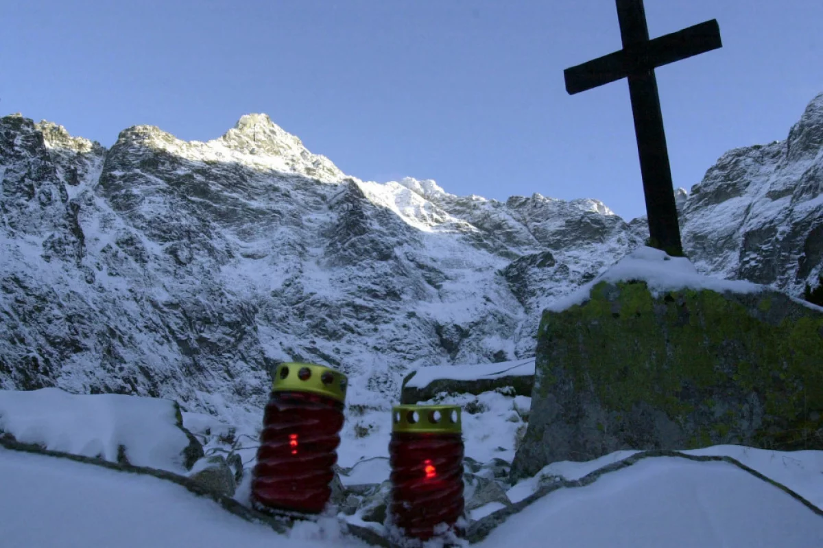 Tatry słowackie: nie żyje dwóch turystów porwanych przez lawinę śnieżną