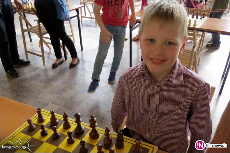 Turniej Szachowy z okazji Dnia Dziecka - zdjęcie 4