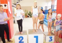 Na pływalni o mistrzostwo powiatu we wszystkich kategoriach - zdjęcie główne