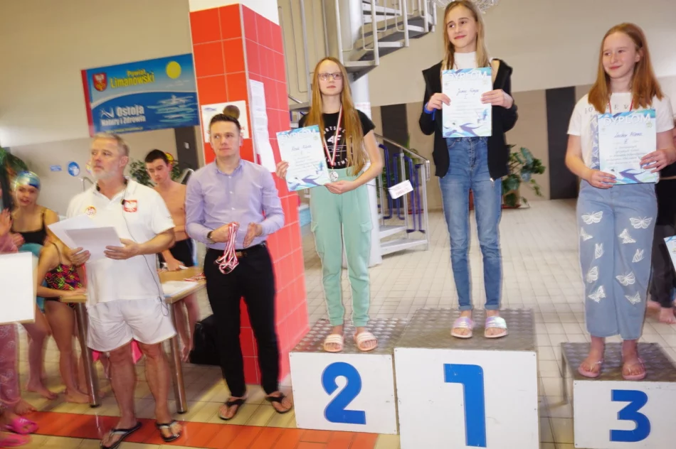 Na pływalni o mistrzostwo powiatu we wszystkich kategoriach - zdjęcie 6