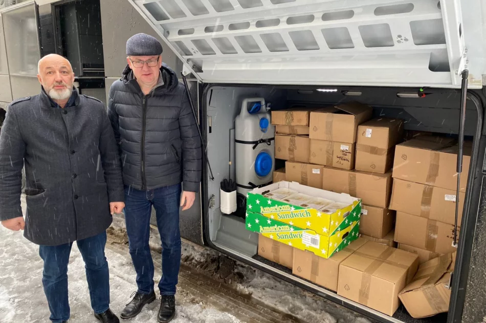 Świąteczny transport z pomocą humanitarną dotarł do Truskawca - zdjęcie 11