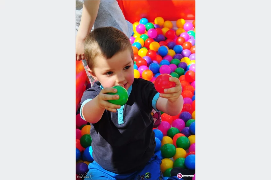 Wesoły i sportowy - DZIEŃ DZIECKA w Łososinie Górnej - zdjęcie 2