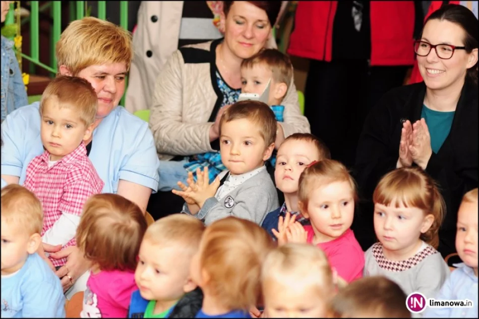 Dzień Mamy w Żłobku Miejskim - zdjęcie 2