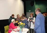 Mroźne grudniowe popołudnie w towarzystwie Emilii Krakowskiej w limanowskiej bibliotece - zdjęcie główne