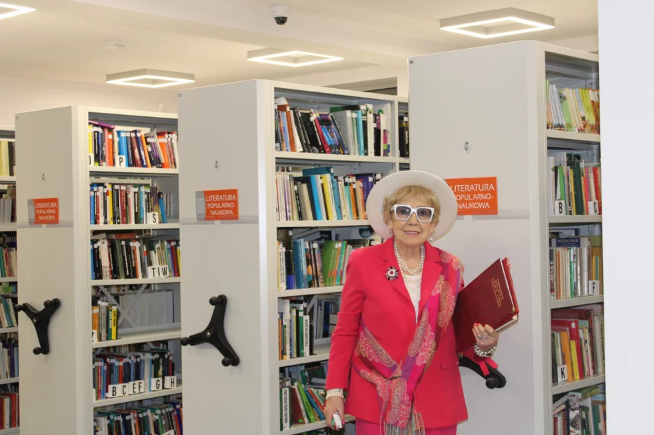 Mroźne grudniowe popołudnie w towarzystwie Emilii Krakowskiej w limanowskiej bibliotece - zdjęcie 2