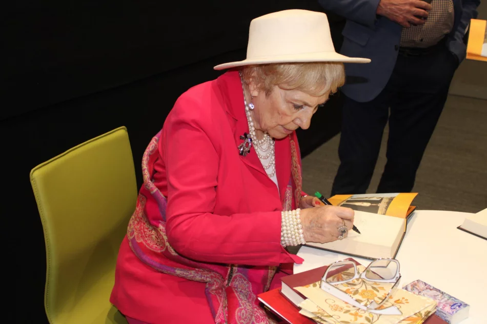 Mroźne grudniowe popołudnie w towarzystwie Emilii Krakowskiej w limanowskiej bibliotece - zdjęcie 7