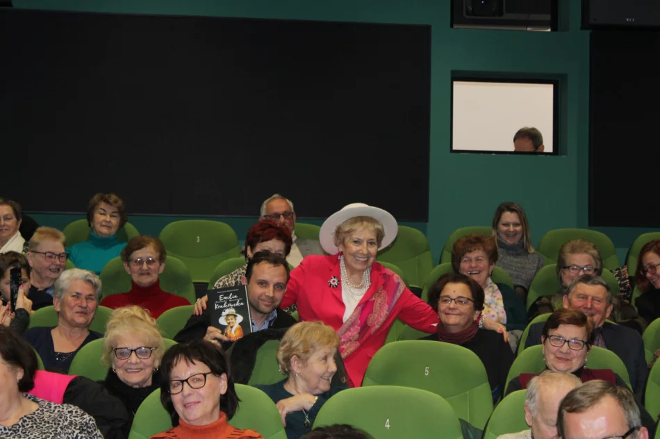 Mroźne grudniowe popołudnie w towarzystwie Emilii Krakowskiej w limanowskiej bibliotece - zdjęcie 12