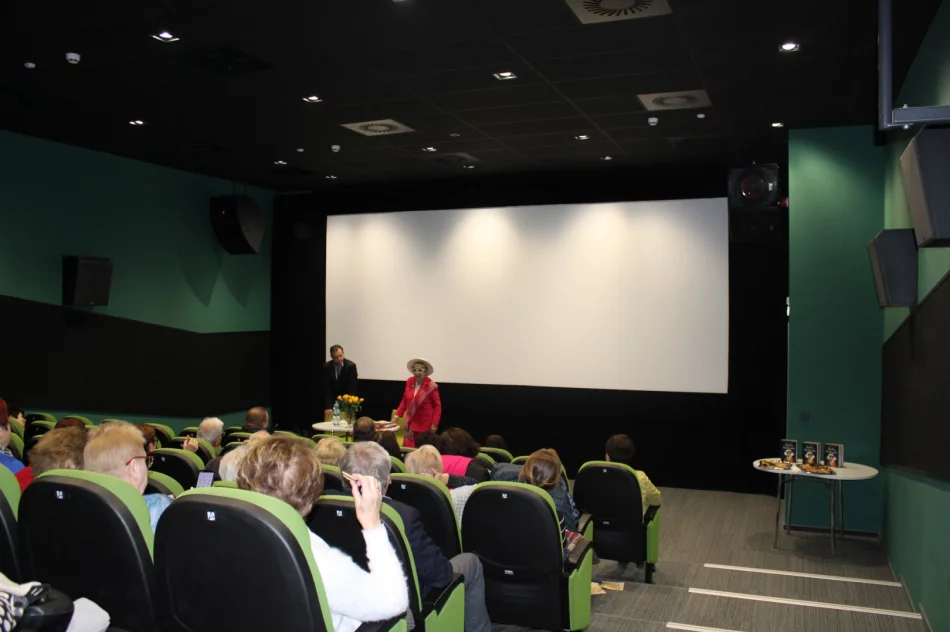 Mroźne grudniowe popołudnie w towarzystwie Emilii Krakowskiej w limanowskiej bibliotece - zdjęcie 14