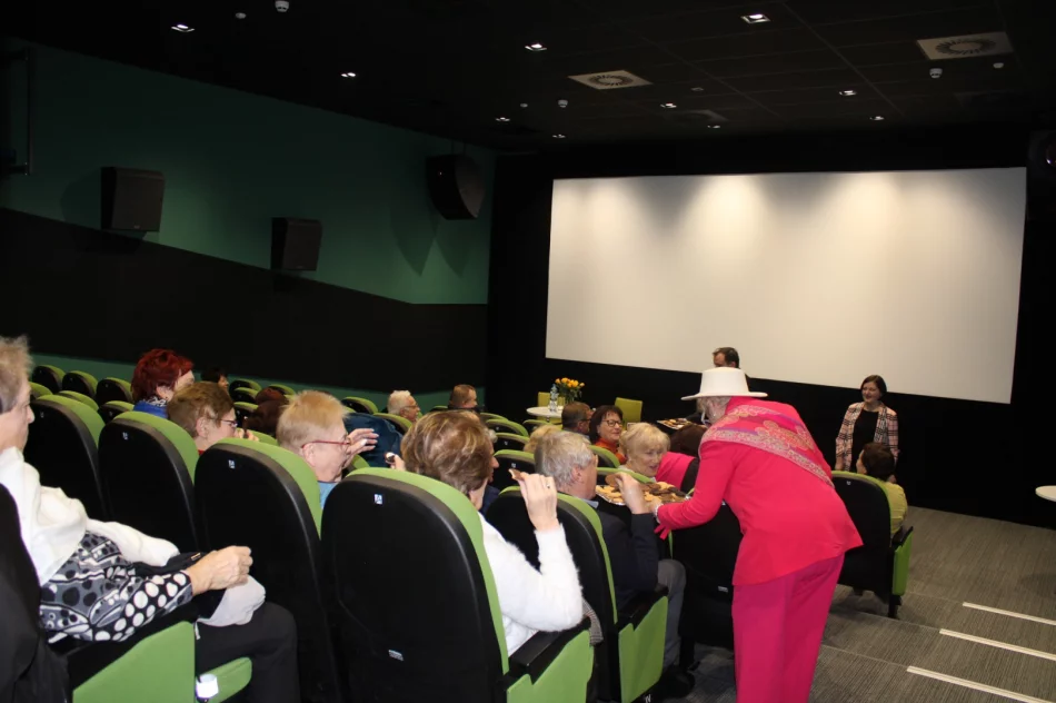 Mroźne grudniowe popołudnie w towarzystwie Emilii Krakowskiej w limanowskiej bibliotece - zdjęcie 15