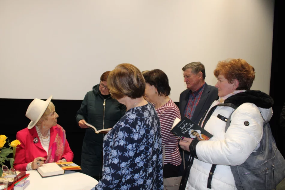 Mroźne grudniowe popołudnie w towarzystwie Emilii Krakowskiej w limanowskiej bibliotece - zdjęcie 16