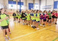 Drużyna dziewcząt z Tymbarku z mistrzostwem powiatu - zdjęcie główne