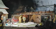 Nocny pożar drewnianych zabudowań  - zdjęcie 2