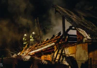 Z ogniem walczyło 43 strażaków - zdjęcie główne