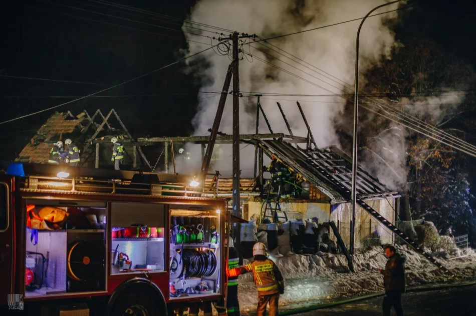 Z ogniem walczyło 43 strażaków - zdjęcie 4