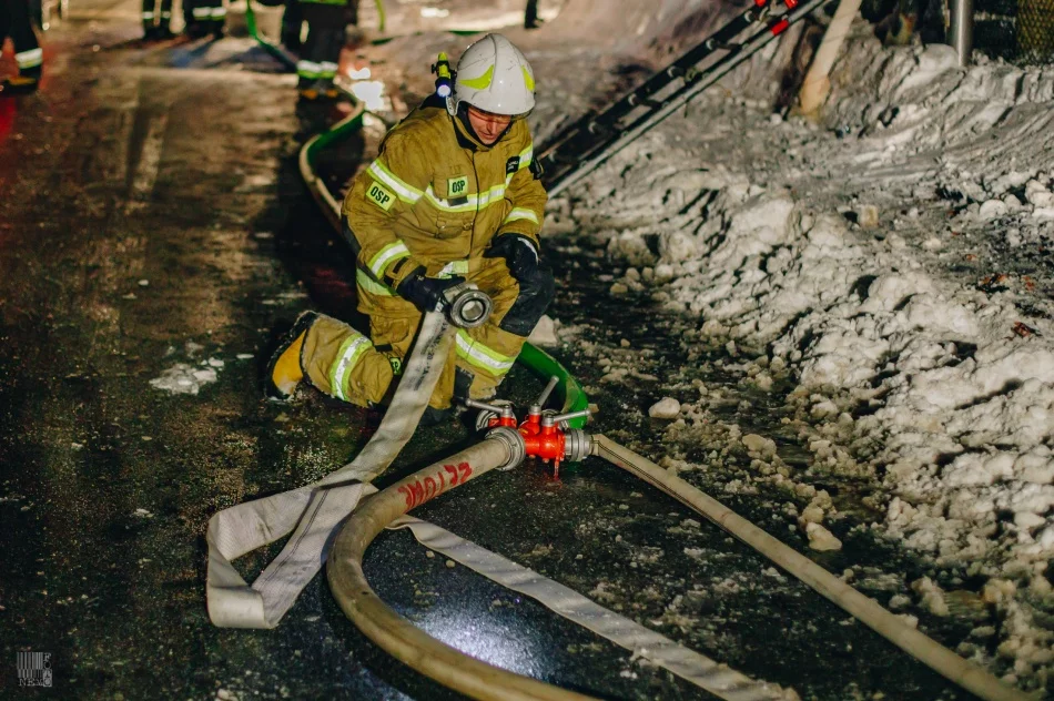 Z ogniem walczyło 43 strażaków - zdjęcie 8