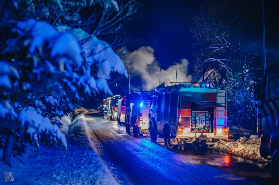 Z ogniem walczyło 43 strażaków - zdjęcie 11