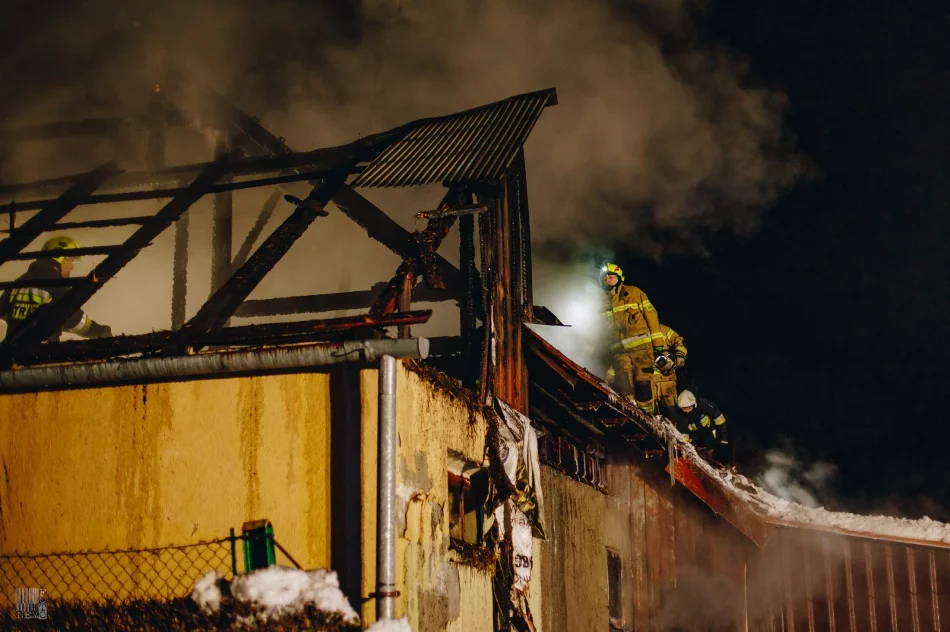 Z ogniem walczyło 43 strażaków - zdjęcie 20