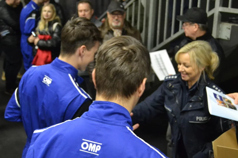 Młodzież na zawodach kartingowych - zdjęcie 3