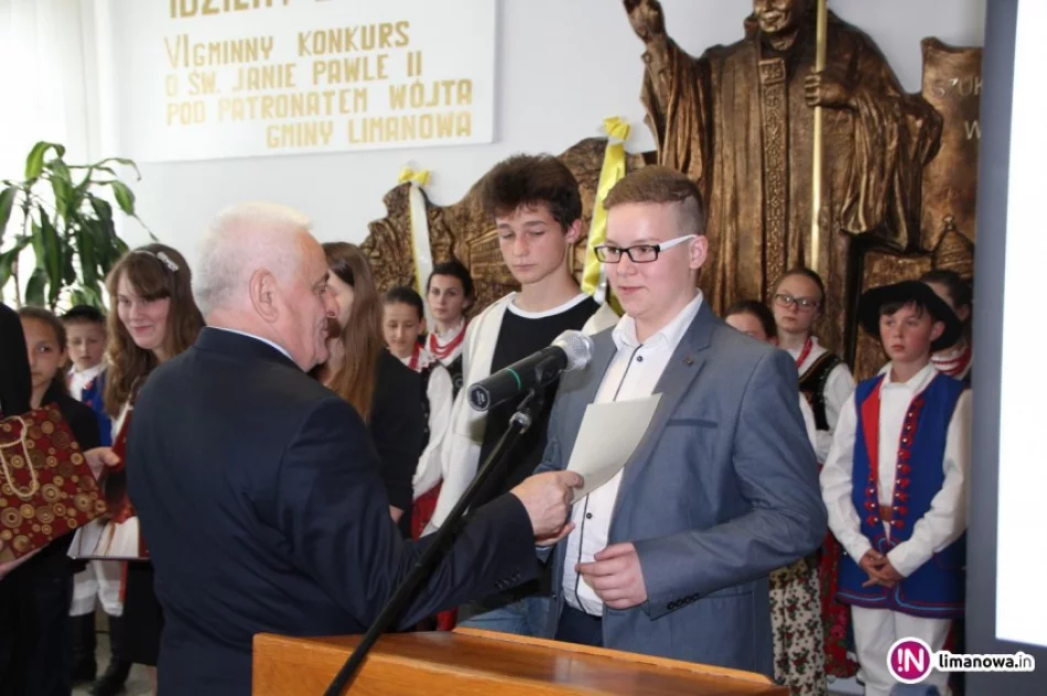 VI Gminny Konkurs o Świętym Janie Pawle II  w ZS nr 1 w Męcinie - zdjęcie 3